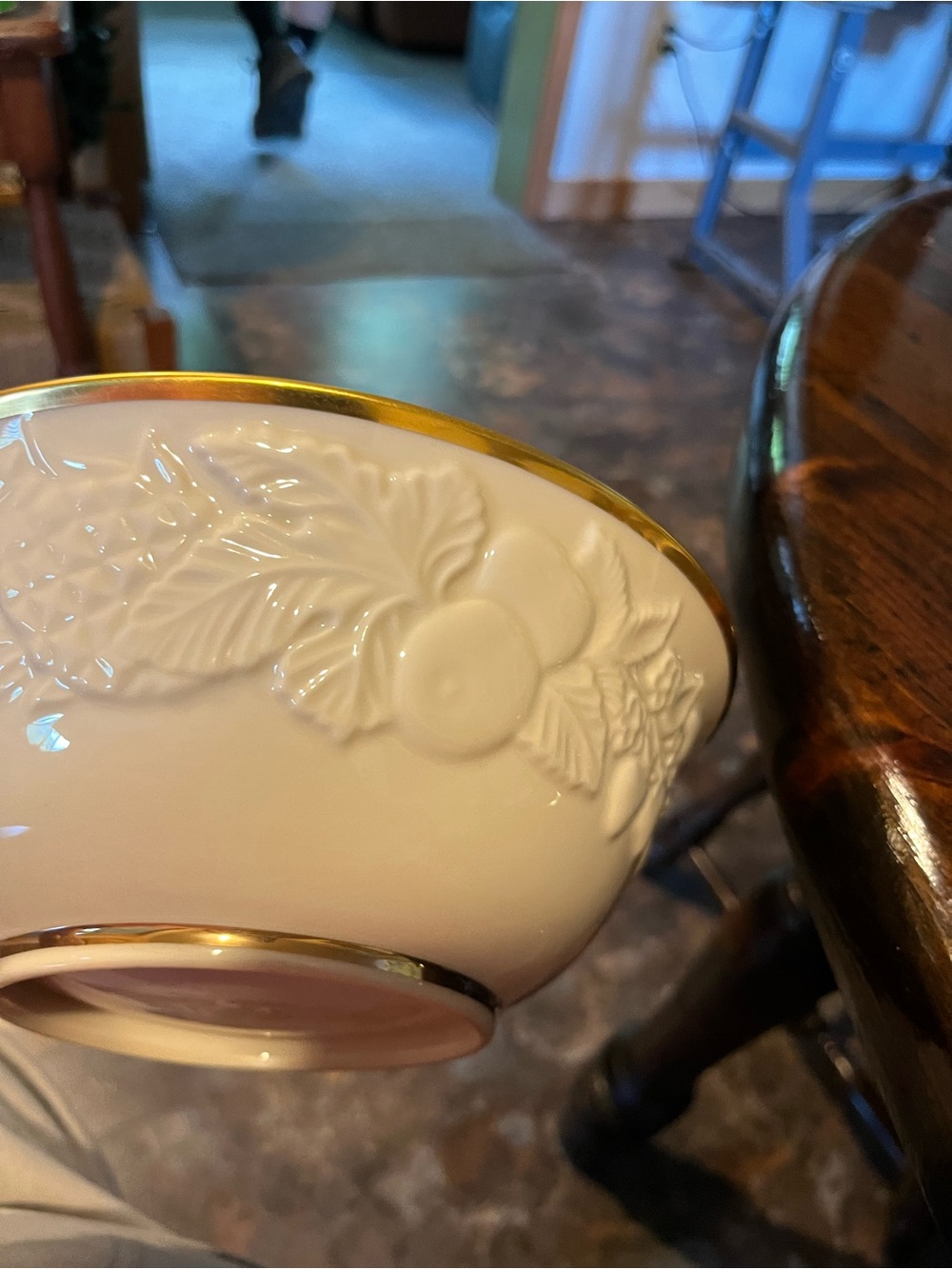 Lenox White Porcelain Fruit HH Relief Bowl with Gold Trim